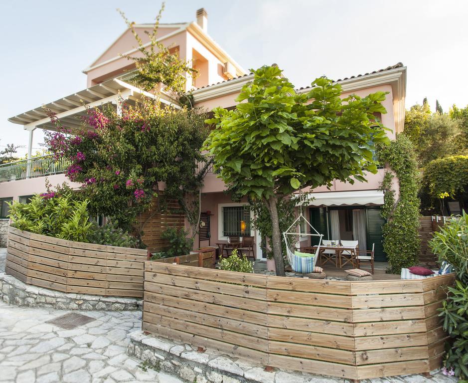Apartment In Villa Rosebud Nikiana Exterior foto