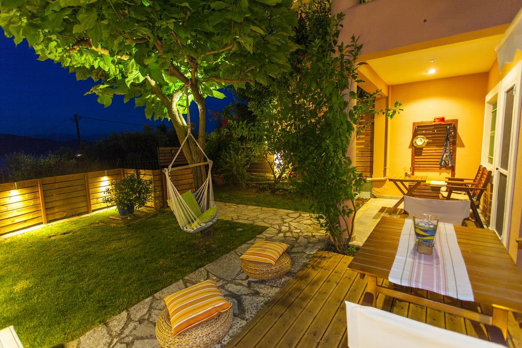 Apartment In Villa Rosebud Nikiana Exterior foto